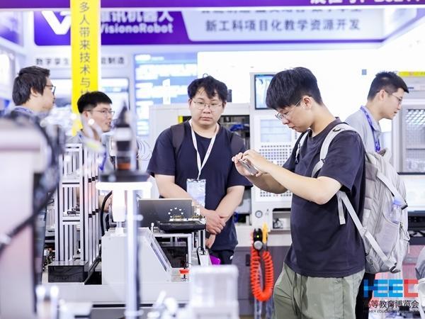 未来产业竞速高校如何“抢先一步”(图2)