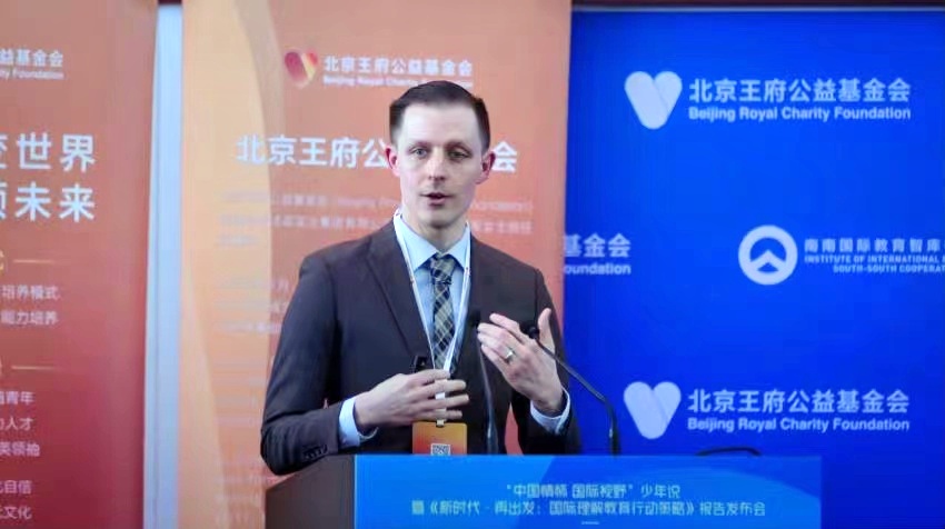 配图4、Jason Blind 王府学校学术委员会副主任，AP选修教师做国际理解教育主题分享.jpg