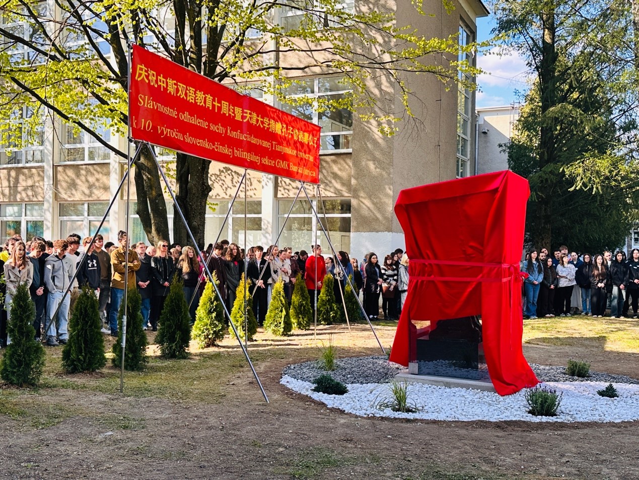十乐鱼体育- 乐鱼体育官网- APP世界杯指定平台年磨一剑：中斯双语教育铸就人文交流“金字招牌”