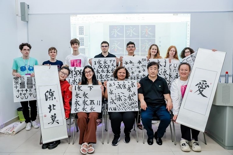 深北莫举行文化交流活动。深北莫供图