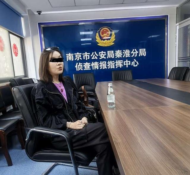 受害人亲属郭女士接受中青报·中青网记者采访。中青报·中青网记者何春中/摄