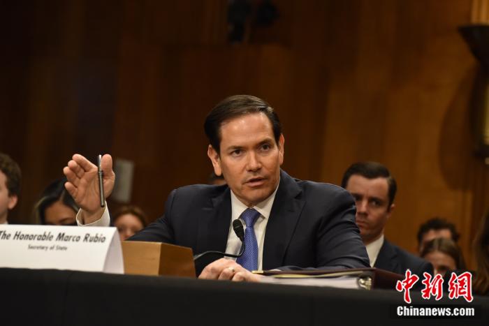 当地时间5月20日,美国国务卿鲁比奥就国务院2026财年预算出席国会参议院外交关系委员会听证会。当天的听证会长达三个半小时,国务院重组问题成为“焦点”。 <span target='_blank' href='/'>中新社</span>记者 沙晗汀 摄 当地时间5月20日,美国国务卿鲁比奥就国务院2026财年预算出席国会参议院外交关系委员会听证会。当天的听证会长达三个半小时,国务院重组问题成为“焦点”。 <span target='_blank' href='/'>中新社</span>记者 沙晗汀 摄