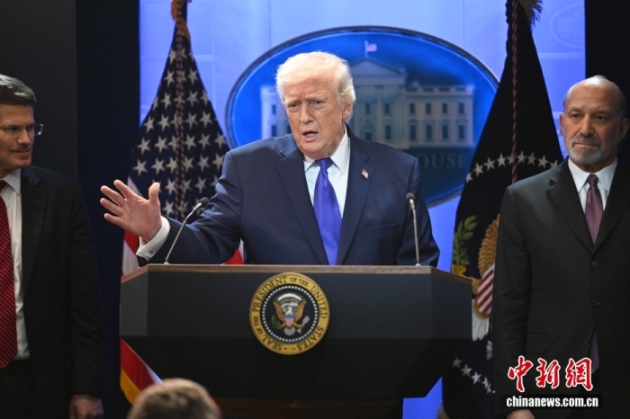 当地时间2月20日，华盛顿，美国总统特朗普在白宫就最高法院关税裁决举行记者会。<span target='_blank' href='/'>中新社</span>记者 陈孟统 摄
