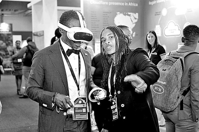 技术赋能教育转型：提升教师数字素养的国际实践