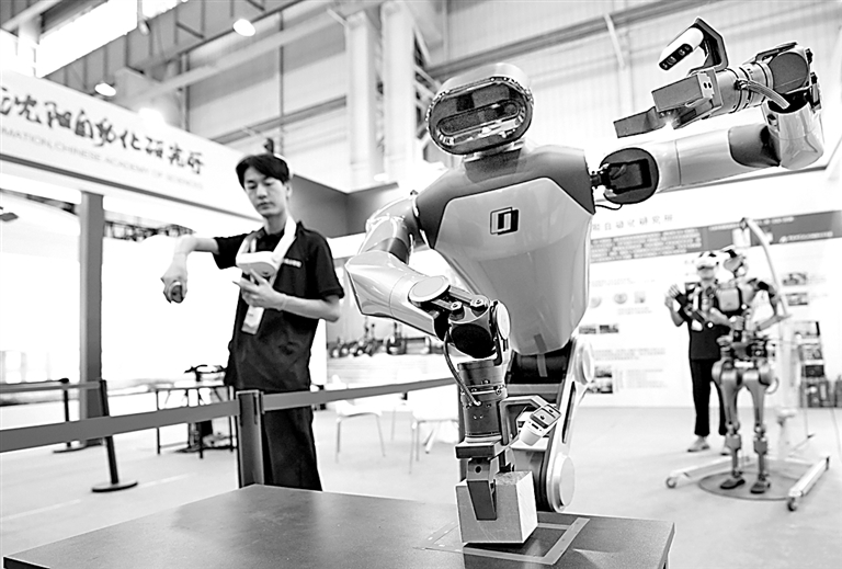 校企联合培养,让卓越工程人才“拔节生长” 校企联合培养,让卓越工程人才“拔节生长”