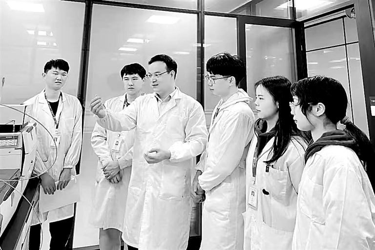 校企联合培养,让卓越工程人才“拔节生长” 校企联合培养,让卓越工程人才“拔节生长”