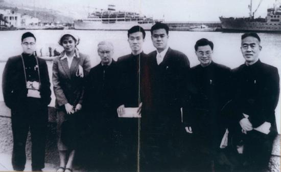 1958年，赵九章率队访问苏联（右二为钱骥，左一为杨嘉墀）.jpg