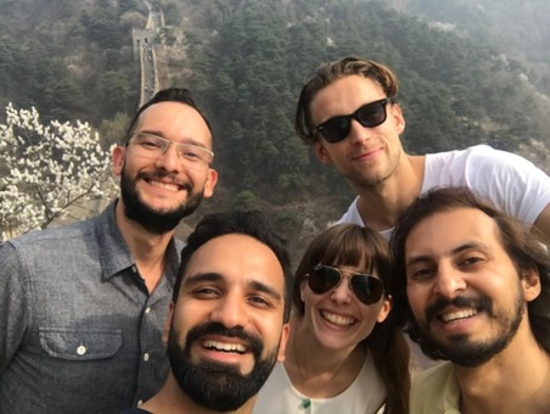 克里斯蒂安·罗尔和朋友们在中国北京。（照片由克里斯蒂安·罗尔提供）