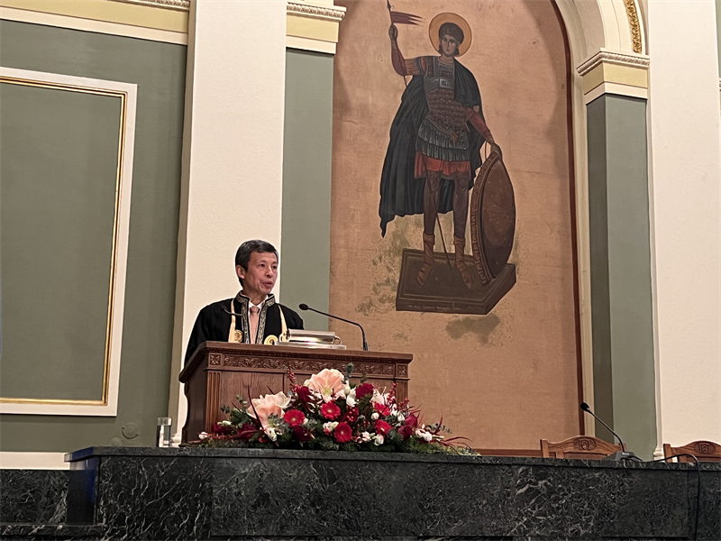 房丰洲教授在亚里士多德大学演讲。中国驻爱尔兰大使馆供图