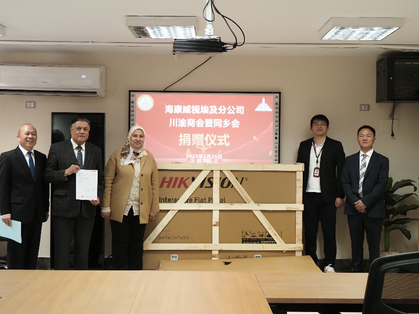 图为捐赠教学设备现场。艾因夏姆斯大学孔子学院供图