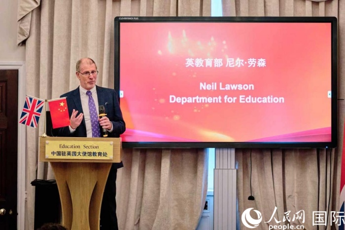 英教育部“中文培优”项目主任尼尔·劳森发表讲话。杨浩鹏摄