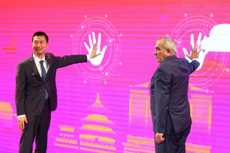 中国驻约旦大使郭伟与约旦文化大臣穆斯塔法·拉瓦希德共同启动系列活动，纳达尔·达乌德摄