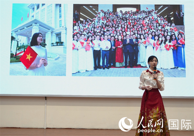 参赛选手陈芳鸾分享参与中越高层会晤经历。人民网记者 白晓川摄