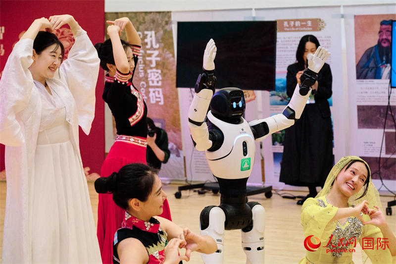 2026“国际中文日”英国主题活动现场。杨浩鹏摄