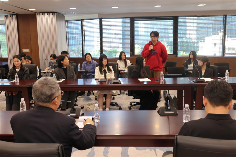 2.中国驻韩国大使馆日前举办“以青春之奋斗，践报国之初心”主题座谈会，图为座谈会现场。中国驻韩国大使馆供图