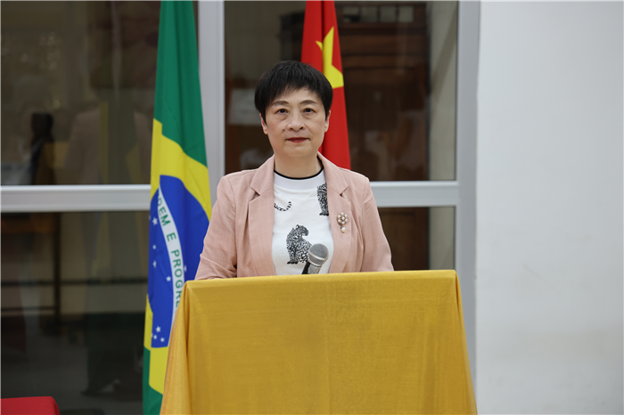 中国驻里约热内卢总领事田敏在巴西中国图书中心揭牌仪式上致辞。人民网实习生 侯天泽摄
