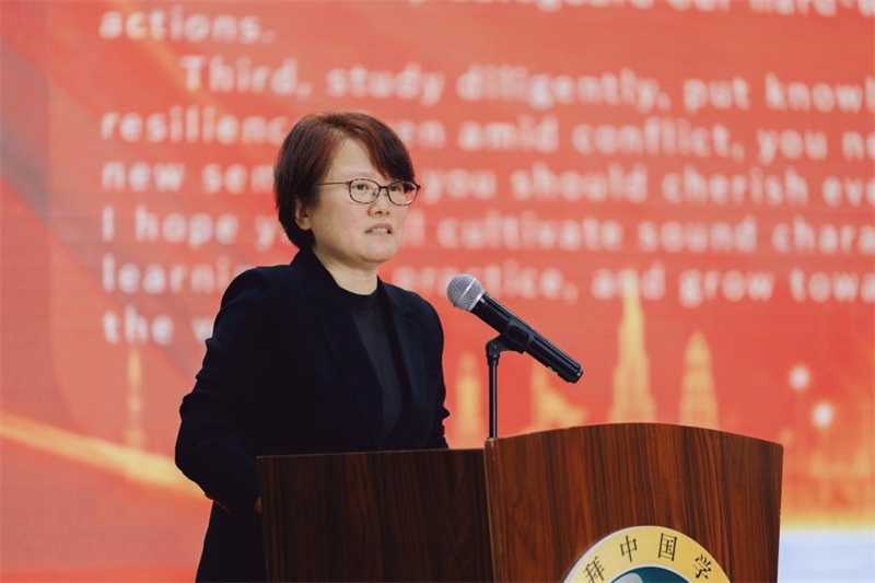 中国驻迪拜总领馆副总领事王怡致辞。主办方供图