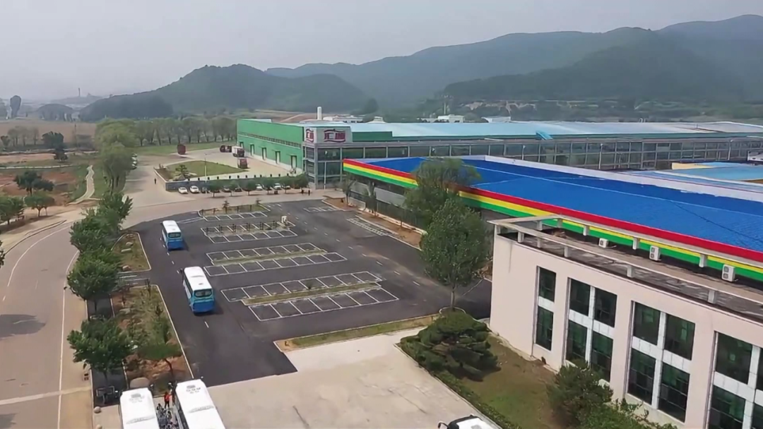 英国留学生为密云打CALL！“一集直达”把生产线变打卡点！