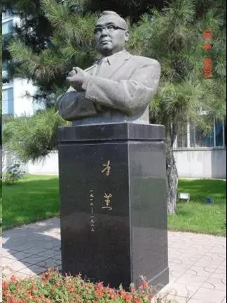 塑像.jpg
